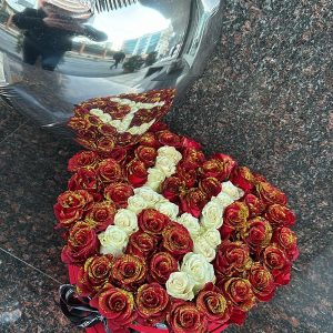 BAŞ HARFİNE ÖZEL KUTU GÜL